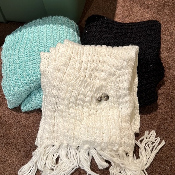 Bundle of 7 Scarves - Picture 2 of 9